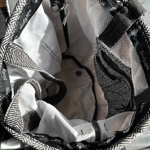 Thirty-One Black and White Chevron Shoulder Bag - Picture 7 of 14